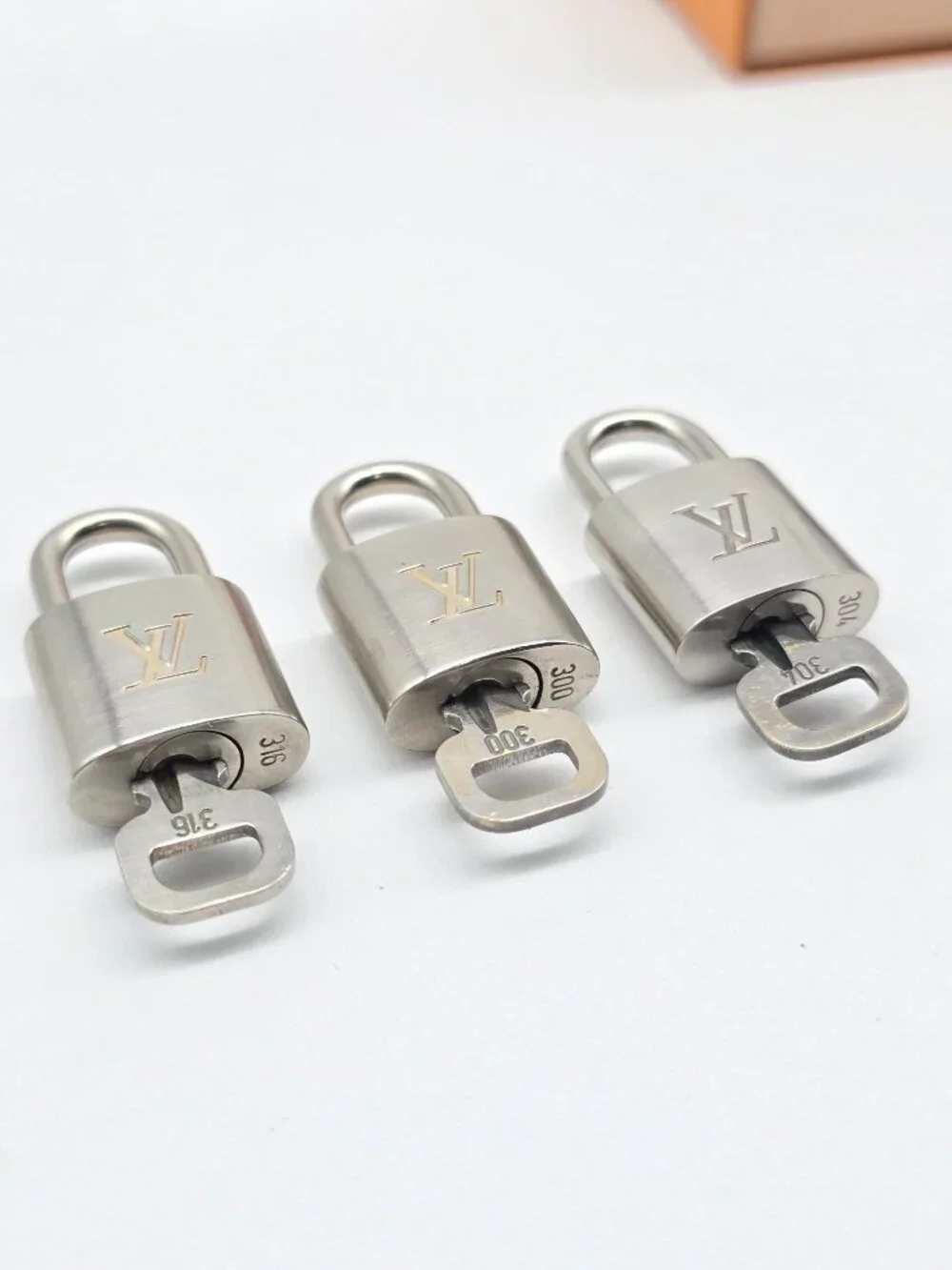 Authentic 1 Louis Vuitton Silver Padlock Lock & 1 Key LV Bag Luggage Accessory